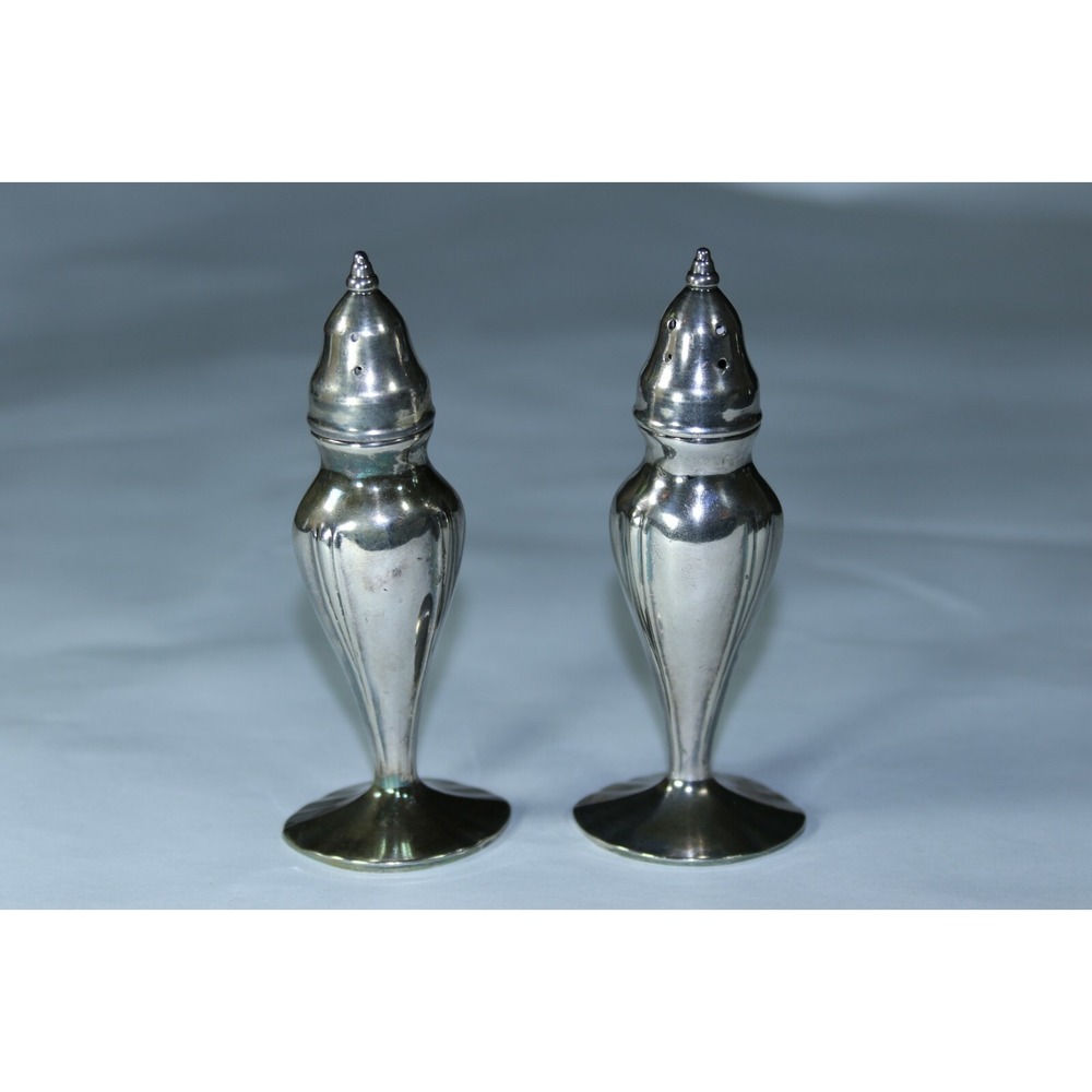 Vintage International Silver Co Silverplate Salt and Pepper Shakers Set USA 211